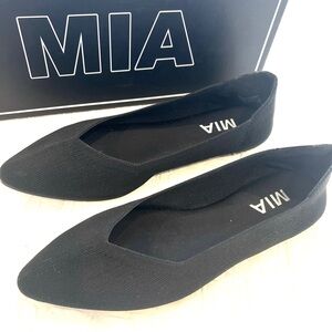 MIA Kerri Flats Black Pointed Toe Knit Flats NEW IN Box